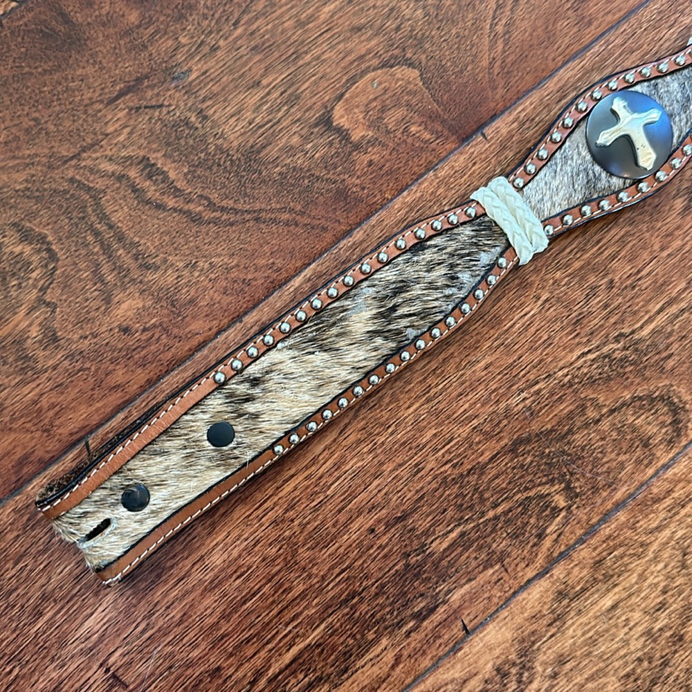 Western cow hide and cross Concho belt size 34 - Picture 4 of 6